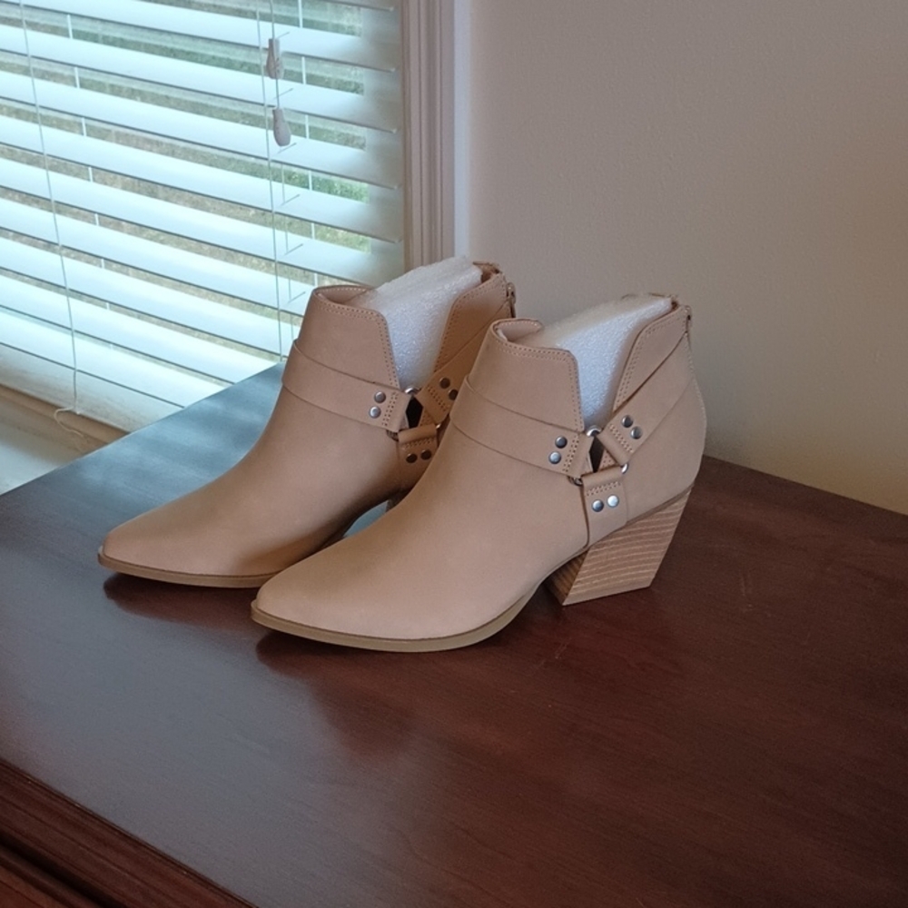 New Dolce Vita Beige Ankle Booties